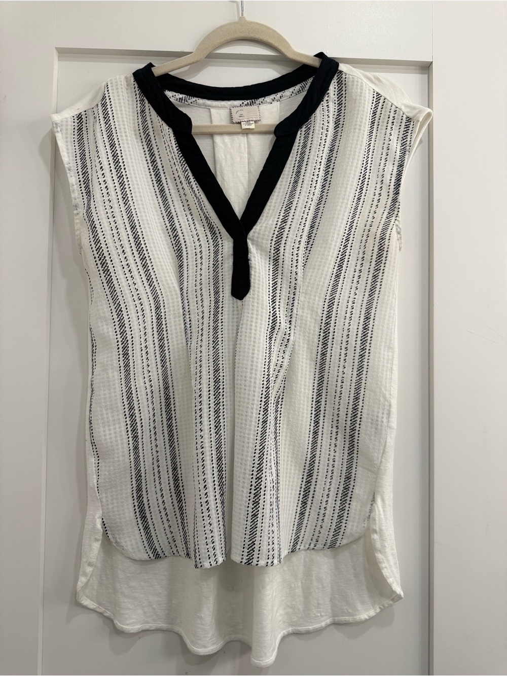 9-HI5 STCL V-neck sleeveless top, size small